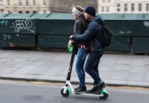 Paris’te referandumla elektrikli scooter yasaklandı.