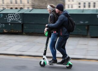 Paris’te referandumla elektrikli scooter yasaklandı.