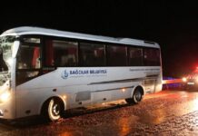 Deprem bölgesinden dönenleri taşıyan otobüs kaza yaptı; ilk belirlemelere göre 3 ölü çok sayıda yaralı var