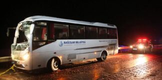 Deprem bölgesinden dönenleri taşıyan otobüs kaza yaptı; ilk belirlemelere göre 3 ölü çok sayıda yaralı var