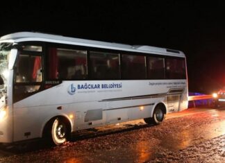 Deprem bölgesinden dönenleri taşıyan otobüs kaza yaptı; ilk belirlemelere göre 3 ölü çok sayıda yaralı var
