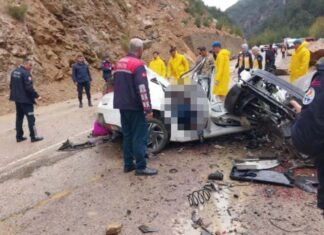 Adana’da üstüne kaya düşen otomobilde hayatını kaybeden 4 öğretmenin kimlikleri belli oldu.