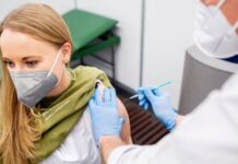 Almanya’da Kovid-19 aşılarının yan etkileri nedeniyle tazminatlar ödenmeye başlandı.