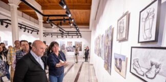 Sanatçı Dürnaz Akşit’in “Kadıköy’den İzmir’e-Mahallede İnsan” sergisi İzmir’de açıldı