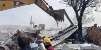 📽️Üsküdar Salacak’ta sahili işgal eden kafeler İBB ekiplerince yıkıldı.