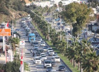 Bu kez yağmur değil Bodrum’u araç ‘bastı’… İlçeye kısa sürede 15 bin araç giriş yaptı