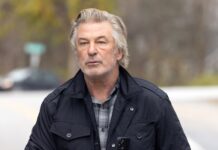 Amerikalı aktör Alec Baldwin’e yöneltilen taksirle öldürme suçlaması düşürüldü.