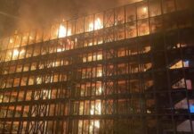 📽️İzmir’in Narlıdere ilçesindeki Folkart Sitesi’nde yangın çıktı. Yangına itfaiye ekipleri müdahale ediyor