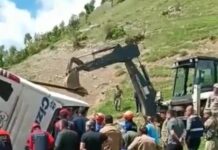 MSB: Şırnak’ta meydana gelen araç kazasında 2 asker şehit oldu, 4 asker yaralandı.