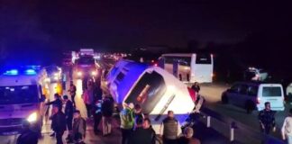 Bursa’da öğrencileri taşıyan otobüs devrildi! 3 ölü 44 yaralı;Bursa-Ankara karayolu çift şeritli olarak trafiğe kapandı