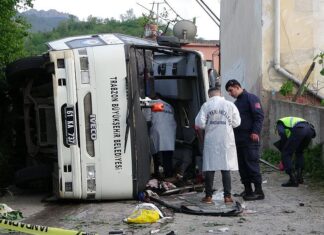Trabzon’da belediye otobüs devrildi; 4 ölü, 20 yaralı!