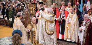 Onun tacı var: 3. Charles tacını taktı, resmen İngiltere Kralı oldu