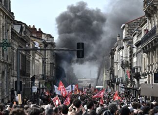 Fransa’da, gözaltına alınanların kişisel bilgilerinin toplanmasının yasa dışı olduğuna karar verildi.