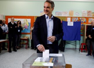 Yunanistan’daki Yeni Demokrasi Partisi seçimi önde tamamladı, ancak tek başına hükümet kuramıyor