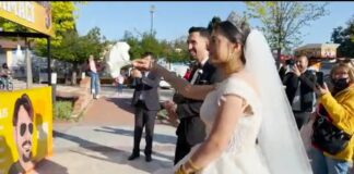 Çılgın Dondurmacı gelin ve damadı da ‘dansladı’… Gelin ve damat da bunun hakkını fazlasıyla verdi!