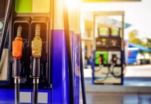 Cumhuriyet tarihinde böylesi olmadı. Akaryakıta dev zam!