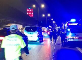 Kaza değil, katliam! Otomobil, çalışma yapan belediye işçilerinin arasına daldı, 4 kişi hayatını kaybetti!