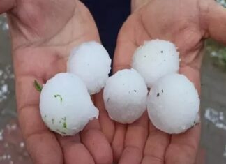 Denizli’de ceviz büyüklüğünde dolu yağdı. Hasar büyük!