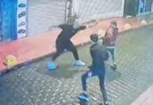 📽️Küfür ederek yürüyen turistlere palalı saldırı!