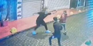 📽️Küfür ederek yürüyen turistlere palalı saldırı!