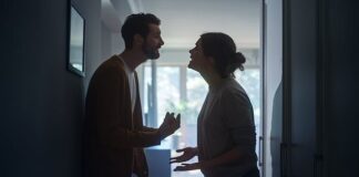 Erkek arkadaşının kendisini davet ettiği partinin, aslında kendi düğünü olduğunu öğrendi