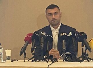 Burak Yılmaz aktif futbolculuk kariyerini noktaladığını açıkladı!