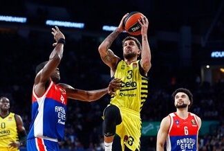Anadolu Efes, Fenerbahçe Beko’yu devirdi, finale çıktı!