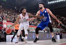 Anadolu Efes final serisinde Karşıyaka karşısında öne geçti.