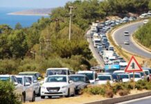 Bodrum bayramlaşması! Kente bir günde 25 bini aşkın araç giriş yaptı