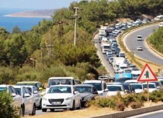 Bodrum bayramlaşması! Kente bir günde 25 bini aşkın araç giriş yaptı