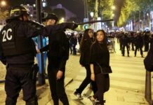 Fransa’da Paris’teki Şanzelize Caddesi’nden turistler dahil herkes tahliye ediliyor