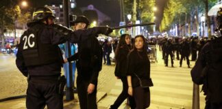 Fransa’da Paris’teki Şanzelize Caddesi’nden turistler dahil herkes tahliye ediliyor