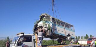 Afyonkarahisar’da kaza: Çoğu tarım işçisi 6 kişi yaşamını yitirdi, 8 kişi yaralandı.