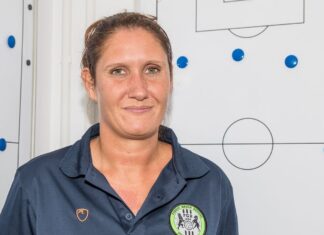 İngiltere”de ilk kez bir kadın, futbol takımı teknik direktörlüğüne getirildi