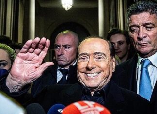 Berlusconi, şirketlerini çocuklarına;100 milyon Euro parayı da sevgilisine bıraktı .