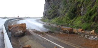 Zonguldak-İstanbul kara yolu heyelan nedeniyle ulaşıma kapatıldı