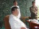 Kim Jong Un, katlanabilir akıllı telefon kullanıyor!