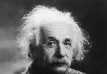Albert Einstein’ın bir dizi denklem notu tahminlerinin neredeyse sekiz katına satıldı