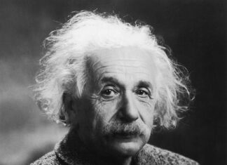 Albert Einstein’ın bir dizi denklem notu tahminlerinin neredeyse sekiz katına satıldı