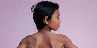 📽️’Kuyruk’ ile doğan 6 yaşındaki erkek çocuğa maymun tanrısı olarak tapılıyor