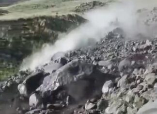 📽️ Ağrı Dağı’nda buzullar eridi; oluşan sel kayaları sürükledi!