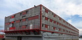 İngiltere”de göçmenler, Bibby adlı (yüzer) mavnada tutulacak!