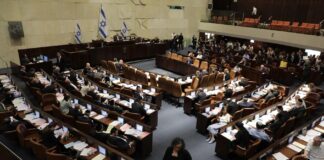 İsrail’i siyasi kaosa sürükleyen yasa tasarısı Meclisten geçti