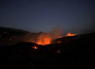 Kemer’deki orman yangını 2. gününde de devam ediyor: Havadan ve karadan müdahale de sürüyor