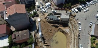 Sarıyer’de yol çöktü… Çevredeki binalar tahliye edildi.