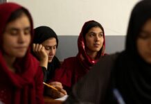 Afganistan’da 10 yaşından büyük kız çocuklarına okul yasak!