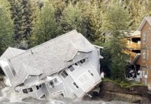 📽️ At least 2 buildings destroyed in flooding in Alaska’s capital from glacial lake water release