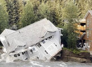 📽️ At least 2 buildings destroyed in flooding in Alaska’s capital from glacial lake water release