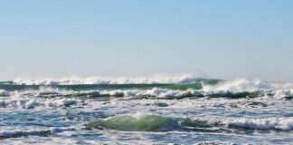 Uyarı: Denize girmeyin; Dalga boyu 2 metreyi bulabilir !