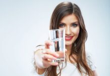 İçilmesi gereken su miktarı da revize edildi! Günde 2 litre değil; 1,8 litre su içilmeli